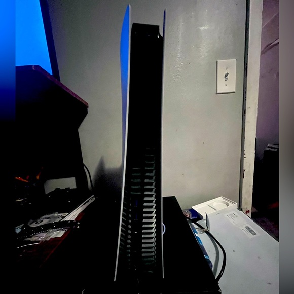 The original Sony digital PS5 version, white - Picture 1 of 4